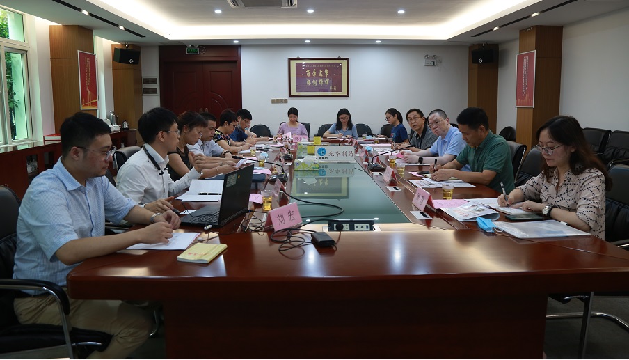 海珠区市场监督治理局副局长肖亮一行到白云山G22恒峰公司调研