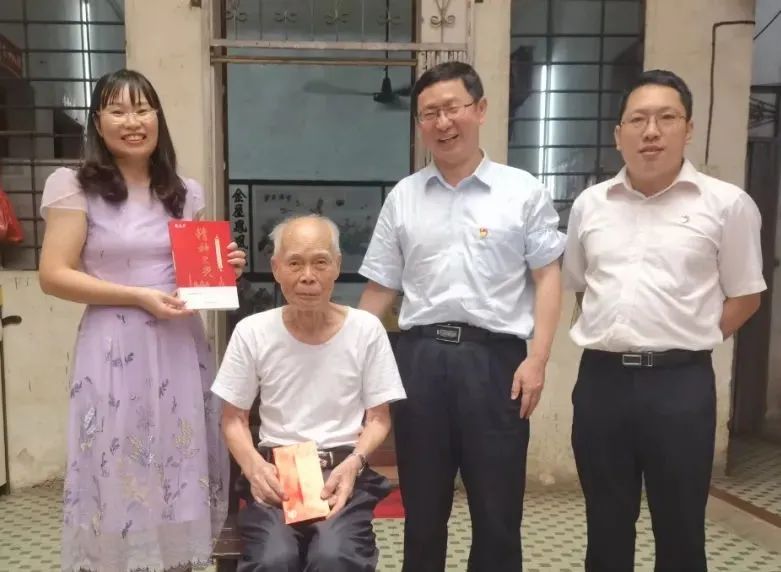 中秋慰问送真情 浓浓关切暖人心——白云山G22恒峰公司慰问首届全国劳模陈雨池