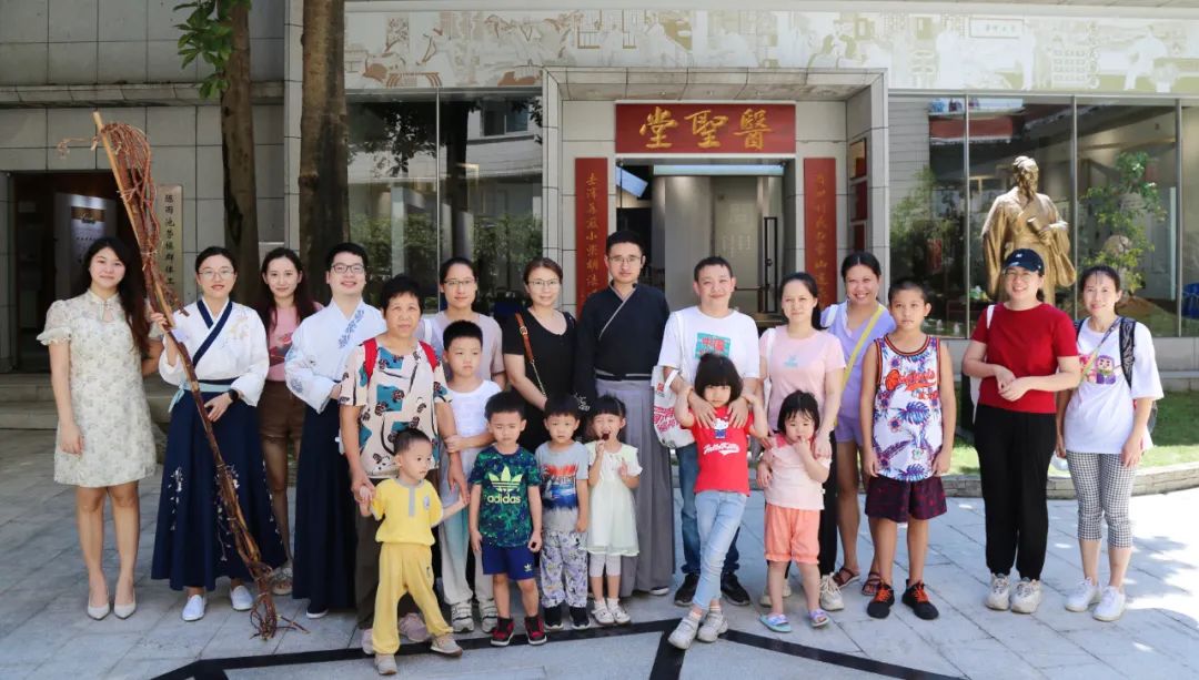 学千古名方 悟非遗传秤转—白云山G22恒峰公司组织发展主题非遗履历活动